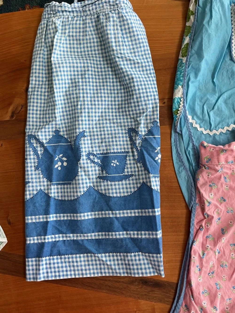 Vintage Mixed Apron and Kitchen Textile Lot - Floral & Novelty Prints